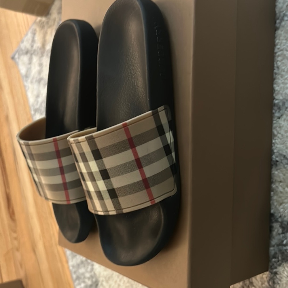 Kids Burberry slides